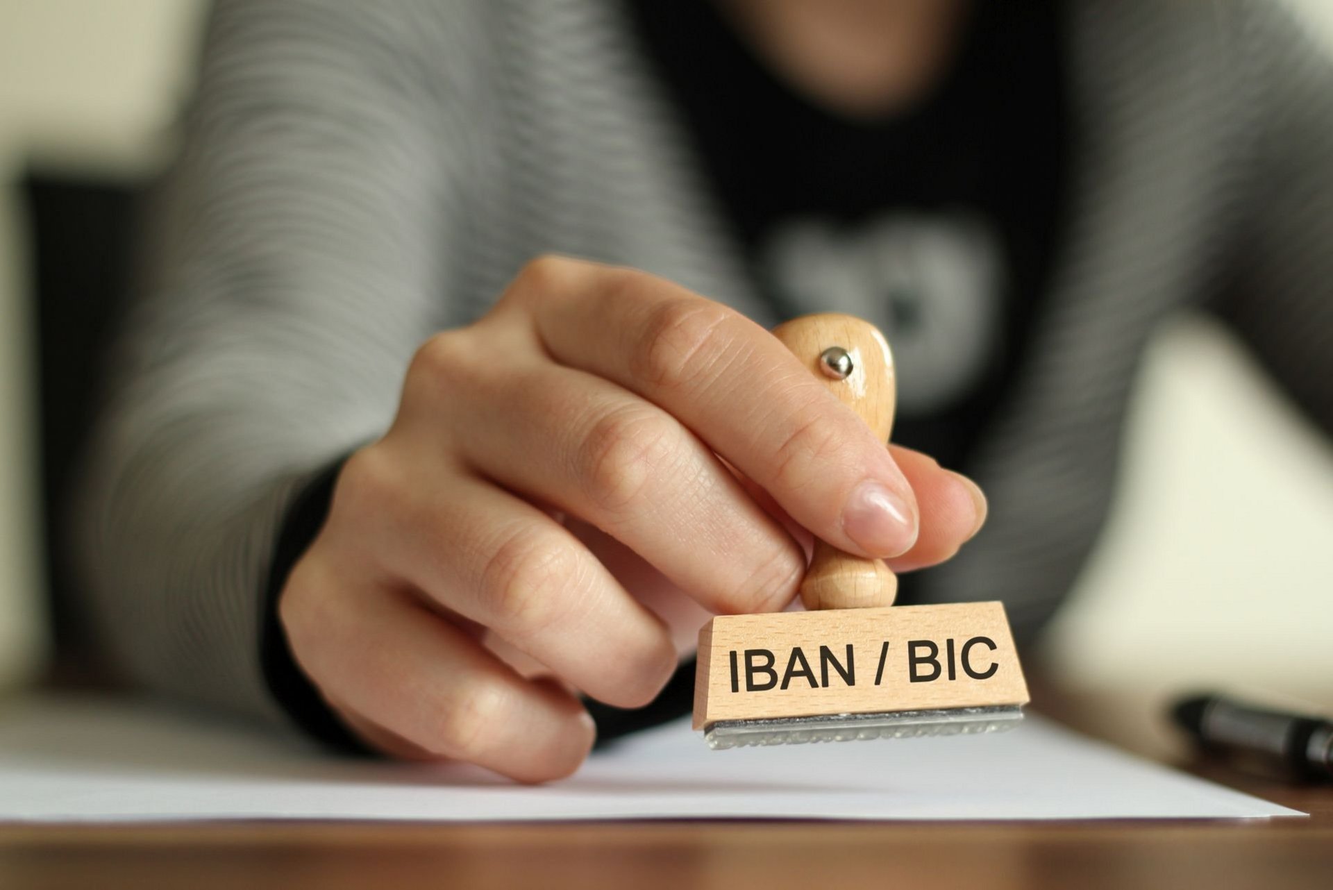 Stempel mit IBAN BIC beschriftet